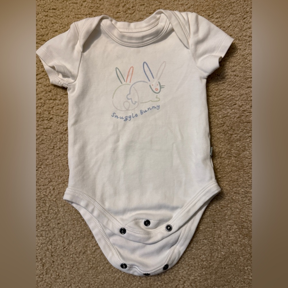 Finn and Emma 100% organic cotton Snuggle Bunny White Bodysuit 9-12 months